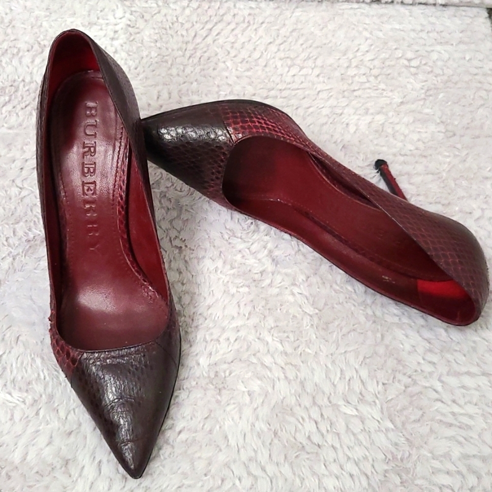 Burberry Snake Skin Pumps in Burgundy